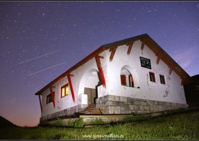 El Refugio, de noche...