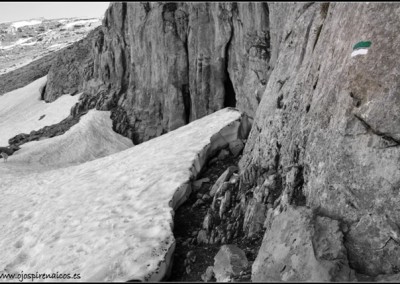 La cueva, oculta bajo la nieve.