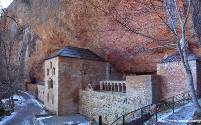 VISITAS TEATRALIZADAS EN SAN JUAN DE LA PEÑA «HISTORIA Y LEYENDA BAJO LA ROCA»